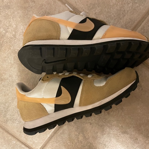 Nike shoe V Love Ox White Parachute Beige womens - Picture 4 of 5